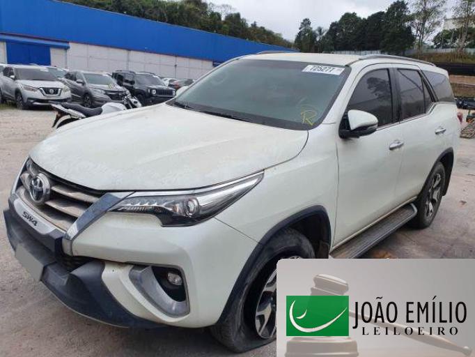 TOYOTA HILUX SW4 19/19