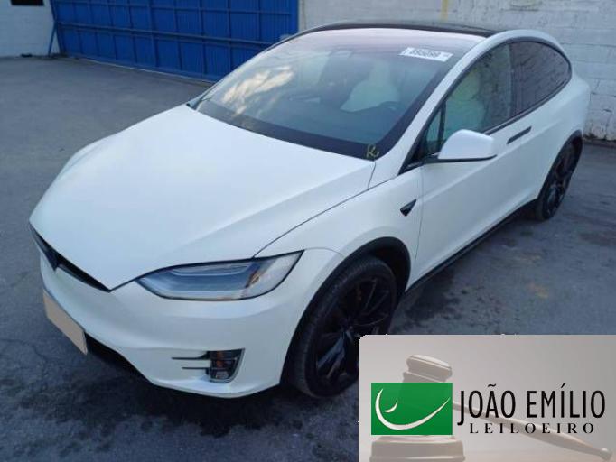 TESLA MODEL X 18/18