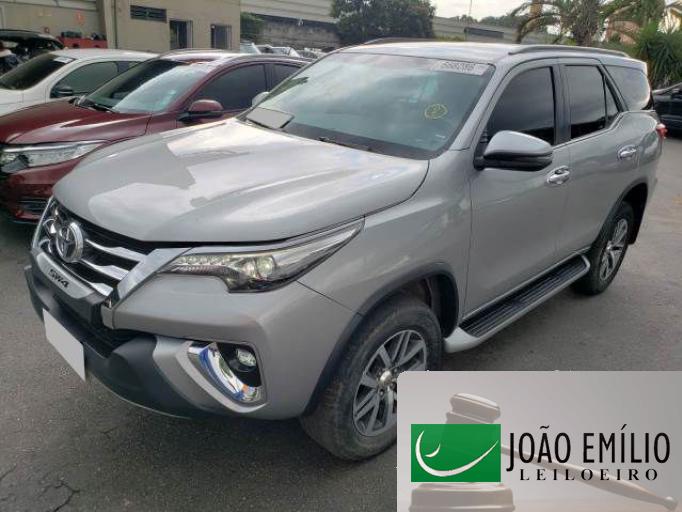 TOYOTA HILUX SW4 19/19